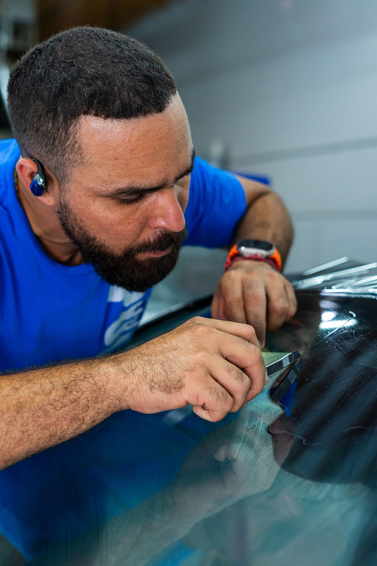 Comparación lado a lado de Nano Ceramic de Polar Tint versus película tintada en un vehículo de Parker